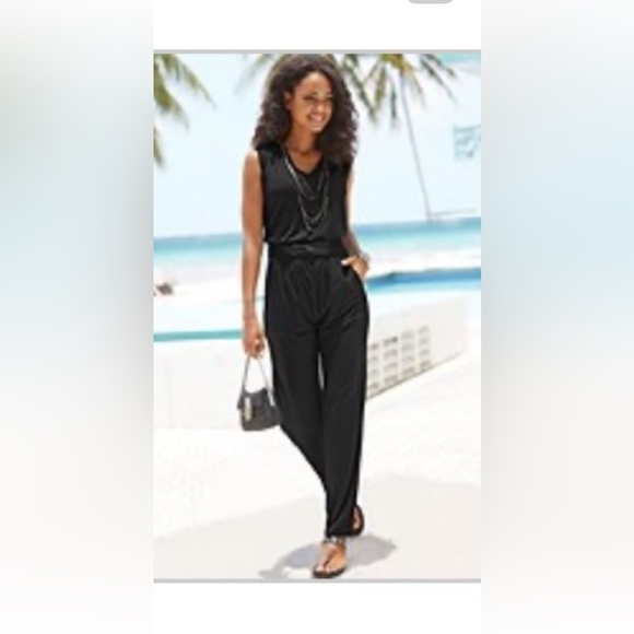 NWT black Sleeveless Stunning Jumpsuit, size 14, side pockets, keyhole closure - Picture 2 of 14